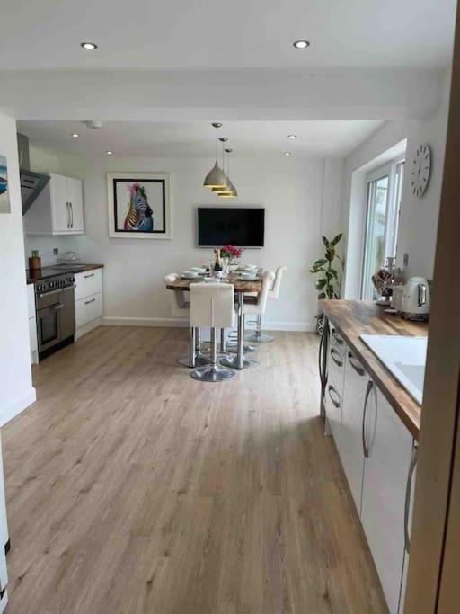 Modern 4 Bedroom House In Weymouth Sunny Corner Esterno foto